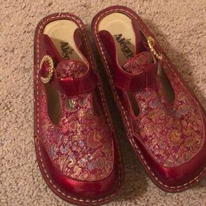 Alegria clogs
